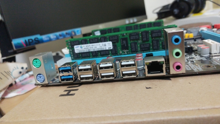 [開箱] 華南X79+E5 2670 C2 正式版+ECC DDR3 1333 4GB X4，篇詳細版~
