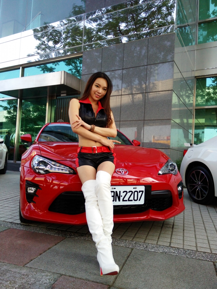 讓拓海也瘋狂~~"ALL NEW TOYOTA 86", 94狂~~