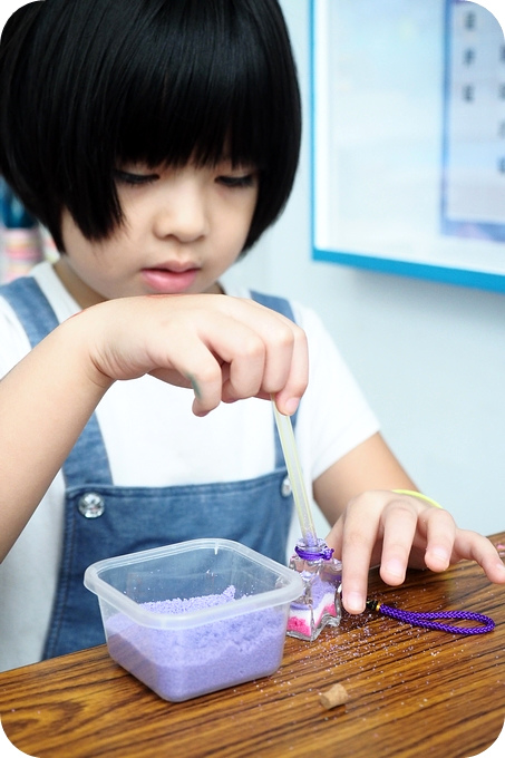 【苗栗通宵親子景點】七彩幸運鹽DIY+無料噴水池戲水趣，就在通宵精鹽觀光工廠！