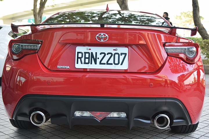 86 不跑秋名山 衝上陽明山  ALL NEW TOYOTA 86 超帥超狂 山路體驗