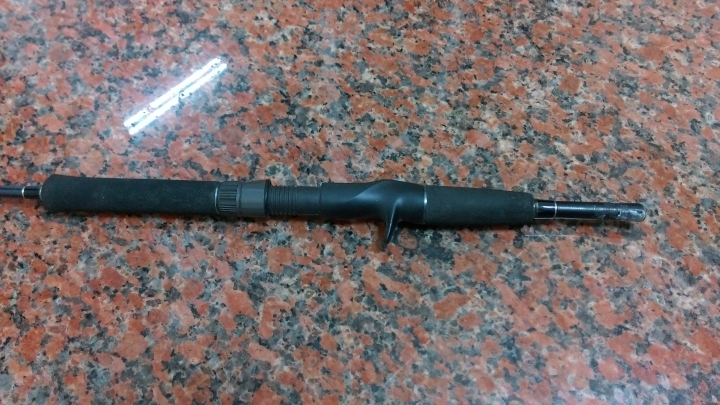 請問鐵板竿斷成這樣還有辦法修嗎？
