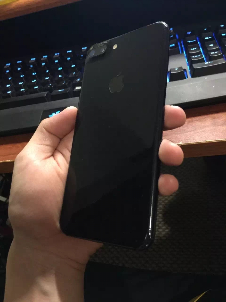 [分享]iPhone 7+ colorware背貼