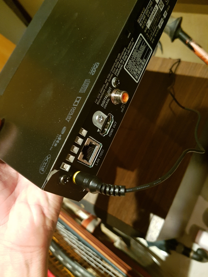 （即刻救援）InFocus80吋電視如何接傳統擴大器
