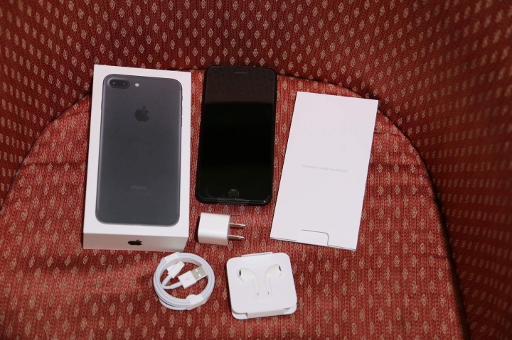 I phone 7 128G消光黑 不專業開箱！