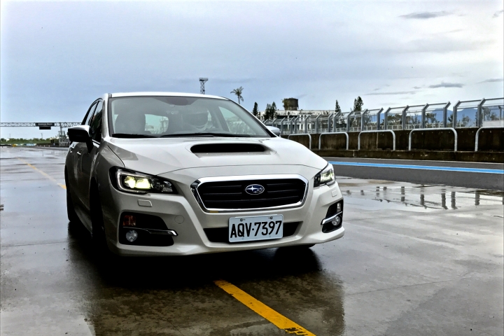 大雨也澆不熄我開SUBARU奔馳賽道的熱情！！