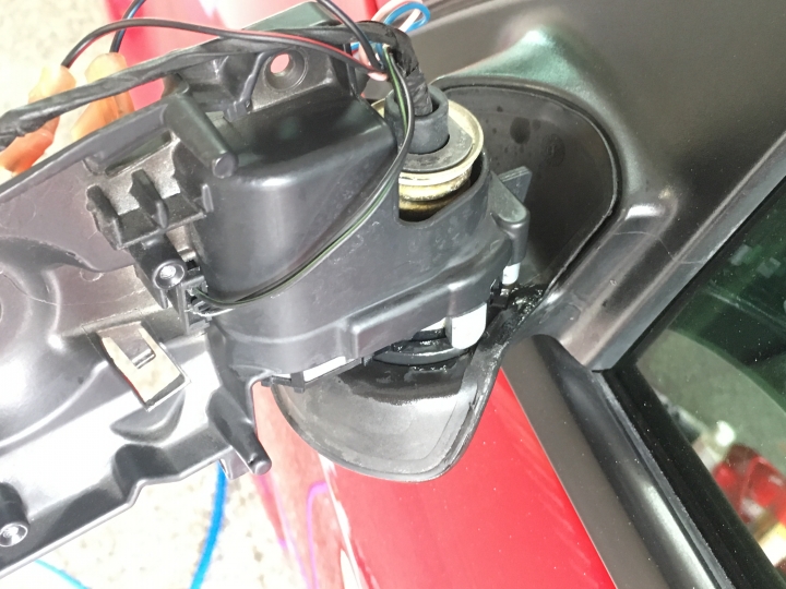 2005 AUDI A3 8P (類似 Golf V GTI)的照後鏡收折不正常維修.