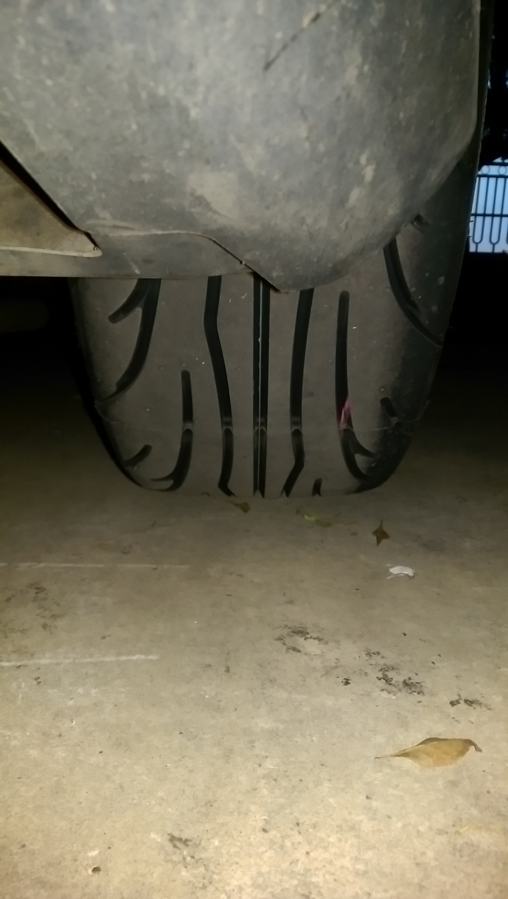 後輪是胎壓太高還是定位問題?