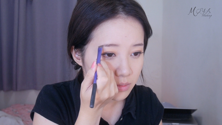 秋日楓紅臥蠶妝