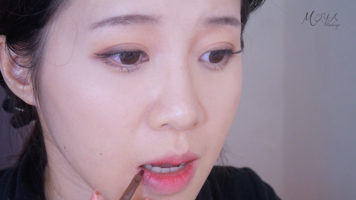 秋日楓紅臥蠶妝