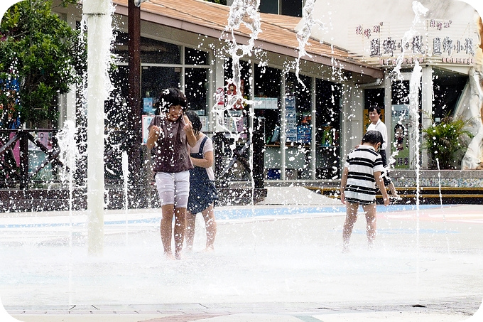 【苗栗通宵親子景點】七彩幸運鹽DIY+無料噴水池戲水趣，就在通宵精鹽觀光工廠！