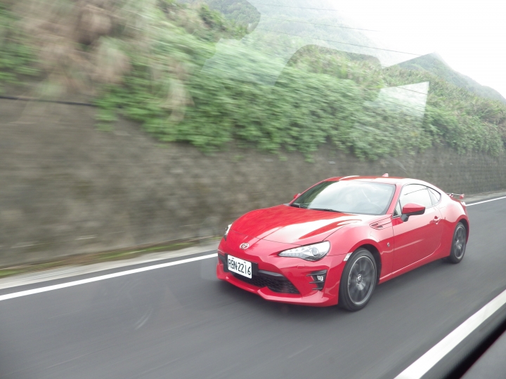 讓拓海也瘋狂~~"ALL NEW TOYOTA 86", 94狂~~