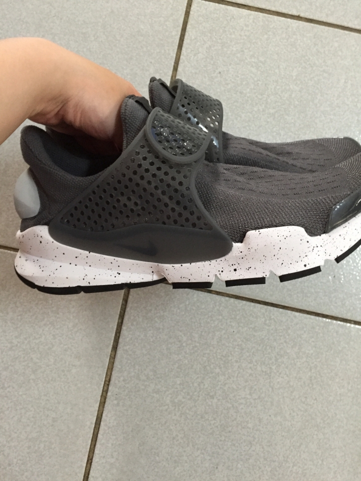 驗鞋 Nike sock鐵灰 是否正品