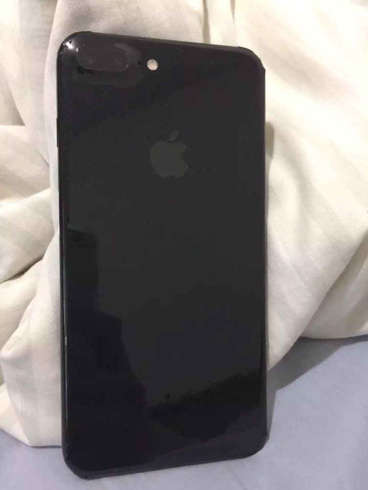 [分享]iPhone 7+ colorware背貼
