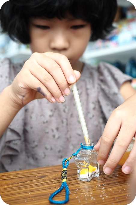 【苗栗通宵親子景點】七彩幸運鹽DIY+無料噴水池戲水趣，就在通宵精鹽觀光工廠！