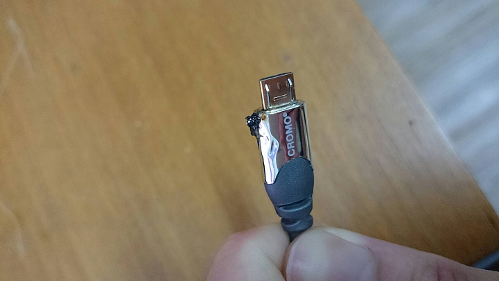 USB傳輸線短路 Zenpower 充電冒煙!
