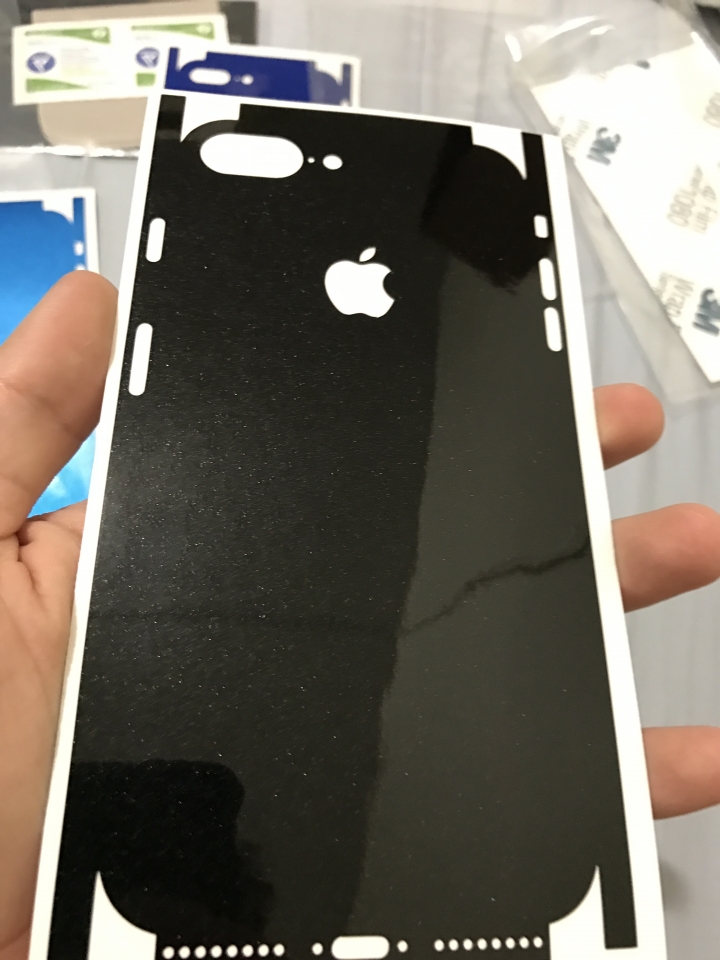 [分享]iPhone 7+ colorware背貼
