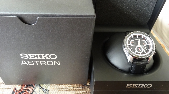 簡易的SEIKO GPS太陽能計時腕錶開箱