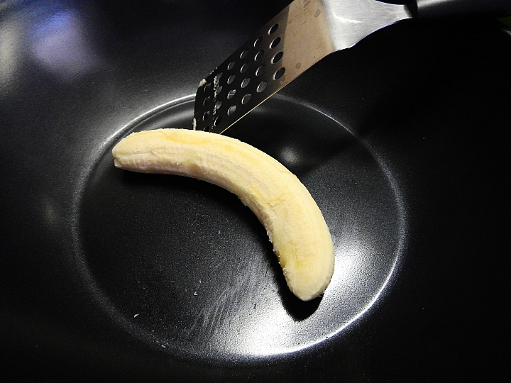 不加油或水，小火乾煎香蕉可以有效止咳。