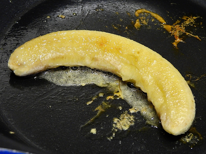 不加油或水，小火乾煎香蕉可以有效止咳。