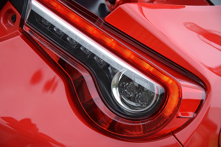 86 不跑秋名山 衝上陽明山  ALL NEW TOYOTA 86 超帥超狂 山路體驗