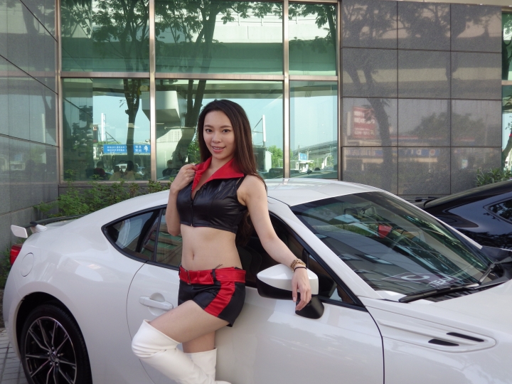 讓拓海也瘋狂~~"ALL NEW TOYOTA 86", 94狂~~