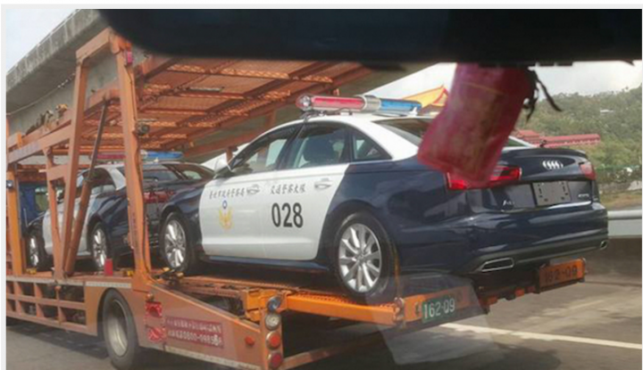 地表最帥警車! 實在很想搭搭看啊XD