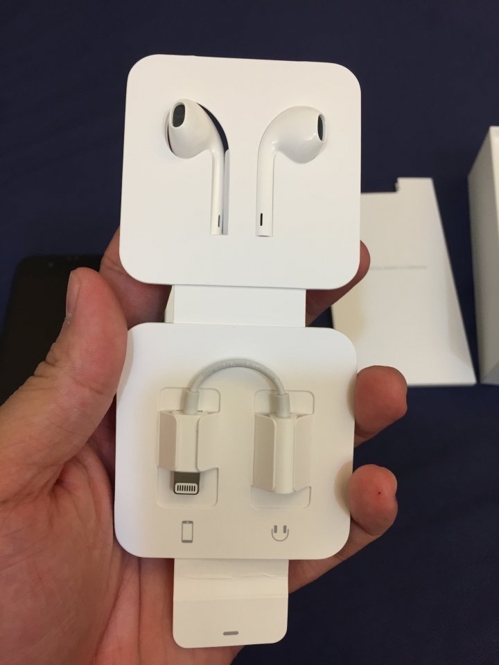 小寶貝Iphone7開箱&一點Iphone6比較心得