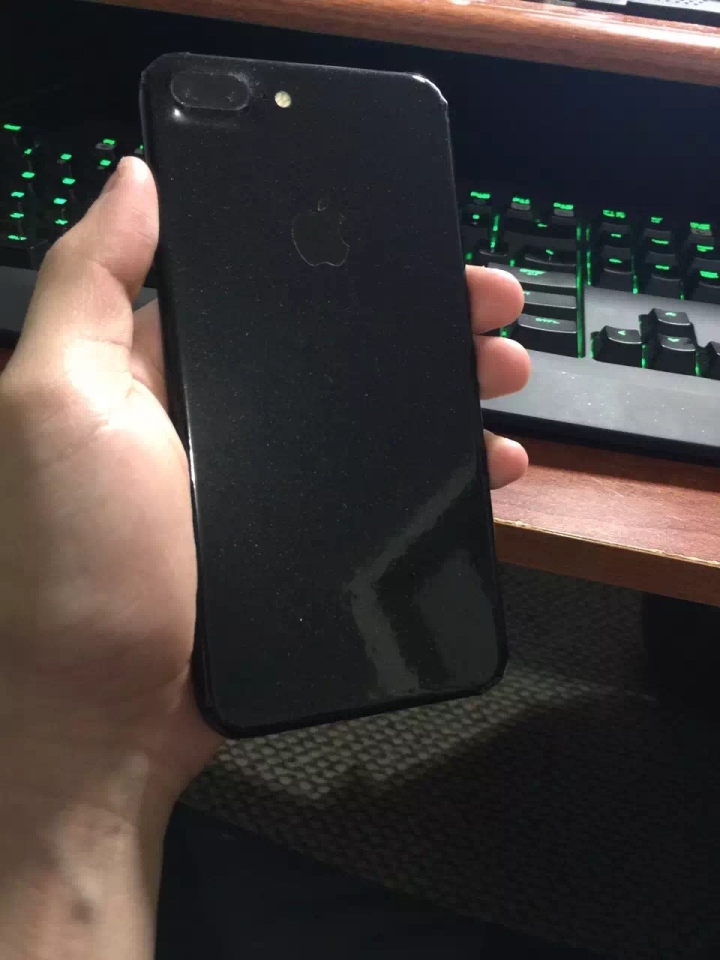 [分享]iPhone 7+ colorware背貼