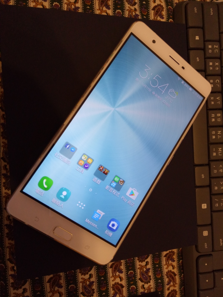 感覺有點冷門的ASUS ZENFONE3 ULTRA微開箱~