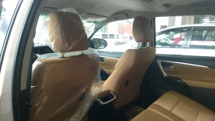 菲律賓TOYOT全新 Fortuner跟 全新 Innova