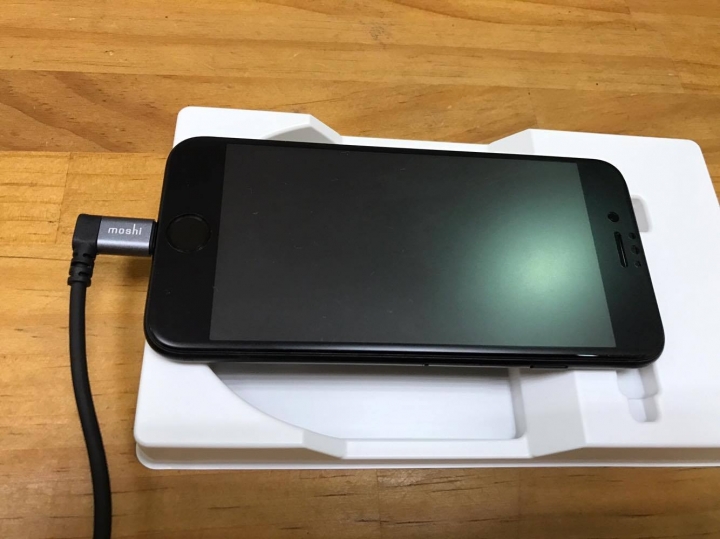 [開箱] Moshi的90度彎頭充電線(150cm)
