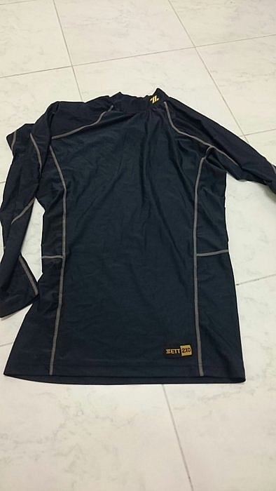 請問有人知道這件衣服還有賣嗎~~哪裡有賣