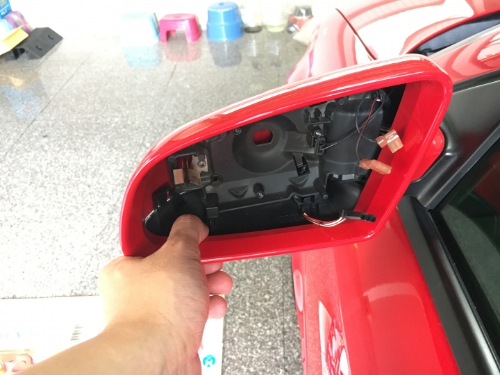 2005 AUDI A3 8P (類似 Golf V GTI)的照後鏡收折不正常維修.