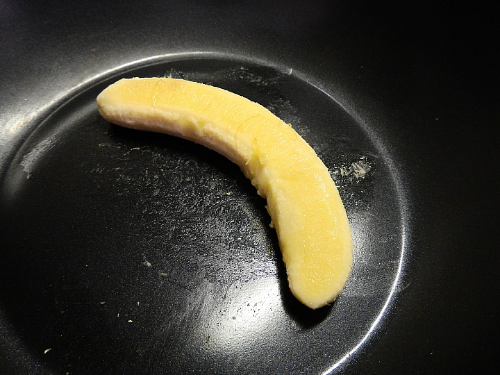 不加油或水，小火乾煎香蕉可以有效止咳。