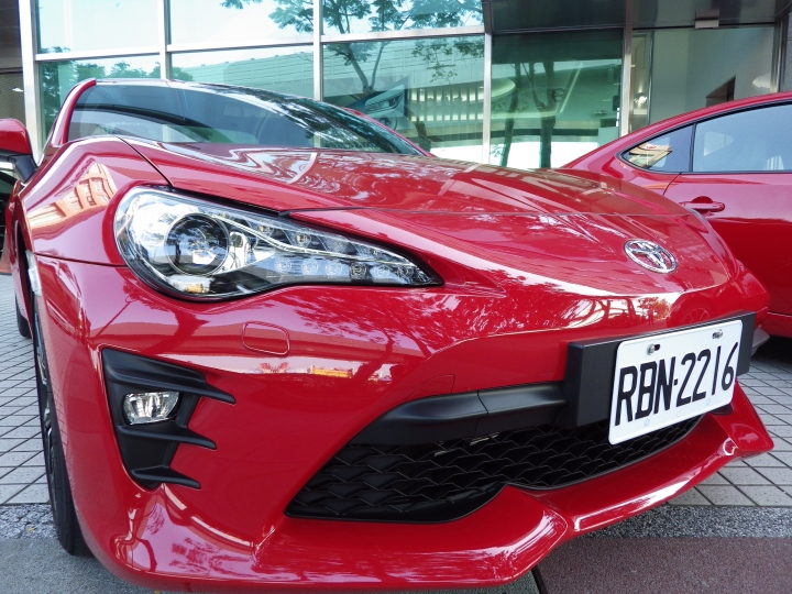 讓拓海也瘋狂~~"ALL NEW TOYOTA 86", 94狂~~