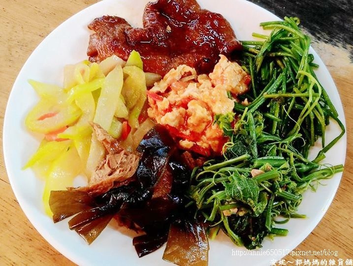 (((高雄美食)))鳳山區東家便當自助餐，菜色選擇多，從早餐賣到晚餐，大東藝術圖書館附近
