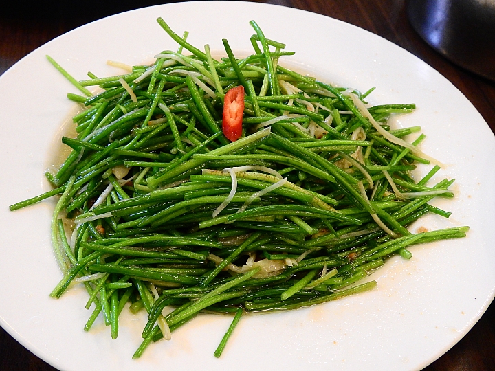 豐富的美術作品，庭園美，極佳的用餐環境：美濃煙樓坊美術館餐廳。