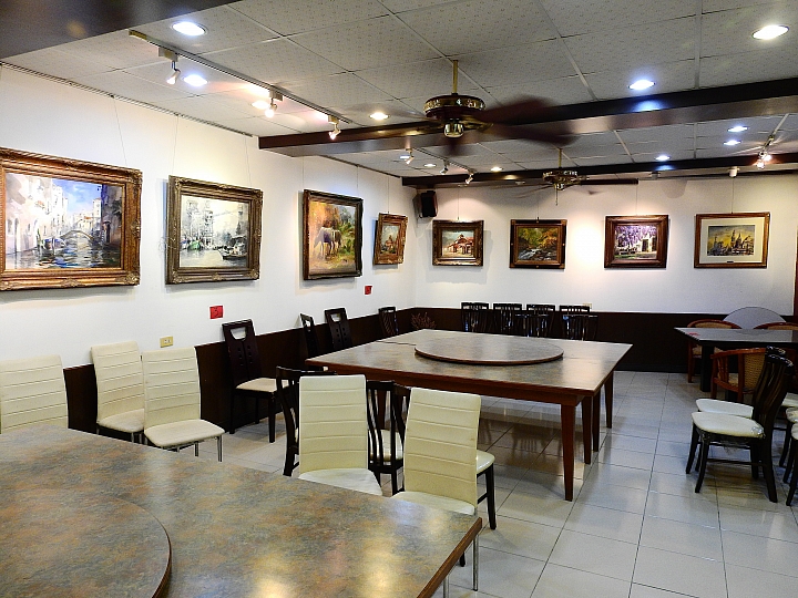 豐富的美術作品，庭園美，極佳的用餐環境：美濃煙樓坊美術館餐廳。