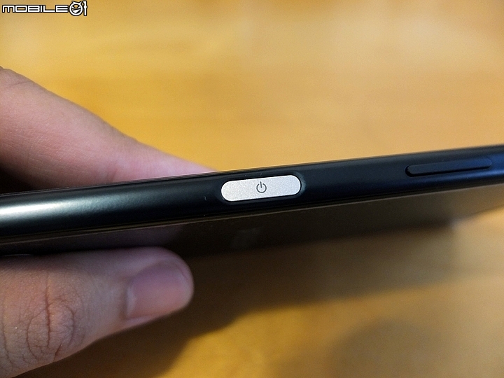 [極簡開箱] 我的第一支SONY智慧型手機 XPERIA XZ 澗水藍 (持續更新)