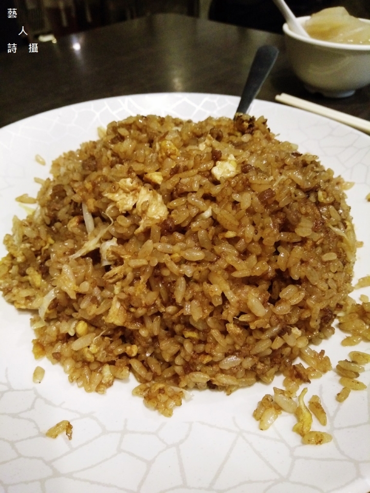笑嘻嘻，吃的緊張兮兮.笑嘻嘻港式現炒飯麵