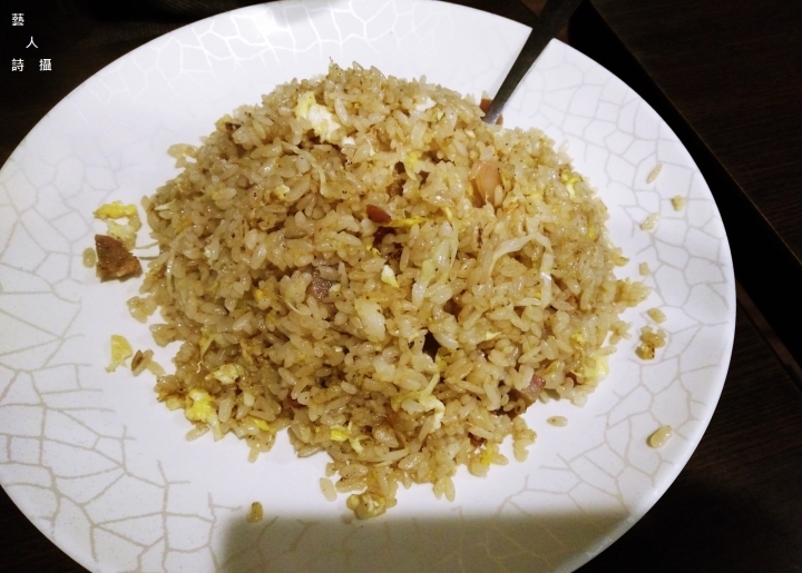 笑嘻嘻，吃的緊張兮兮.笑嘻嘻港式現炒飯麵