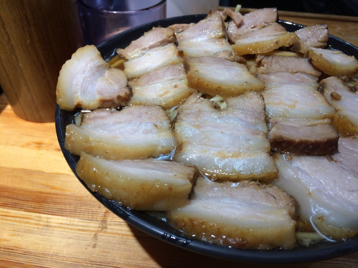 【美食。食記】東京 大塚 叉燒滿溢 價格剛好 北大塚ラーメン 800円？！這肉有一點點狂