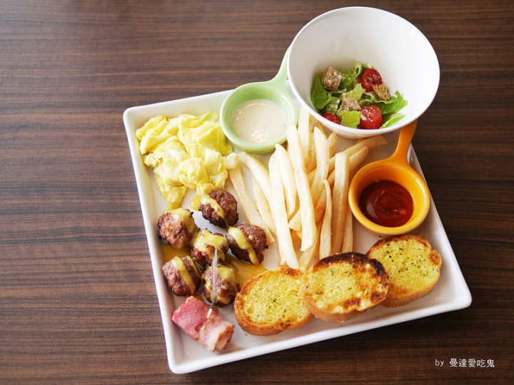 【台南美食】中西區 Brick 磚塊 Bar&Brunch ● 風格老屋內的迷人早午餐約會 ● 愛上墨西哥辣肉醬蛋捲！❤❤