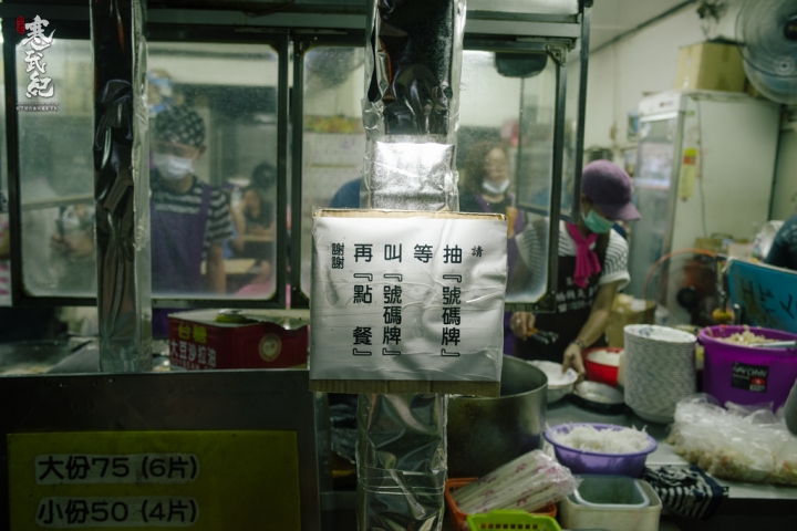 花蓮玉里‧橋頭臭豆腐｜臭氣沖天‧人滿為患‧包子爸吃過最讚的炸臭豆腐！