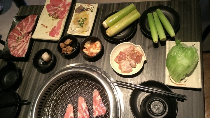 [烤肉/燒肉/火鍋/火烤兩吃]苗栗頭份尚順附近一喜燒肉~天使紅蝦超大隻~霜降牛~好好吃~