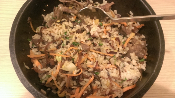 [義大利麵/小火鍋/韓式鍋粑飯/燉飯/焗烤/下午茶]苗栗頭份尚順店兔子廚房親子餐廳食記 ~可愛的龍貓公仔擺設~