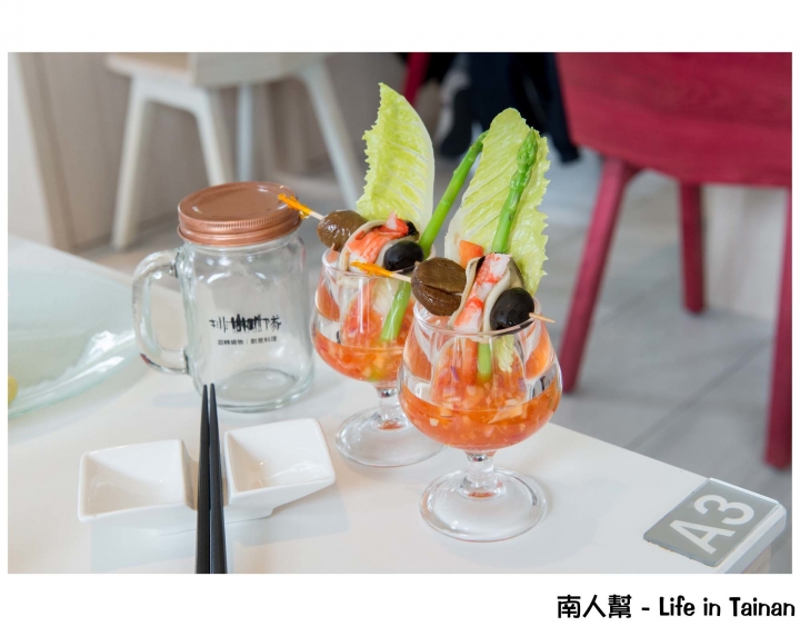 【台南市東區-吃到飽】調酒.氣泡水飲料暢飲│烤螃蟹.牡蠣.鳳螺│首創迴轉燒物吃到飽~~排隊燒物