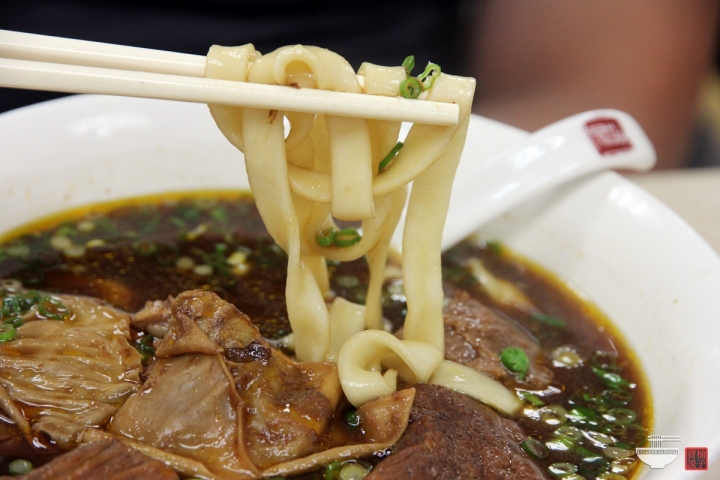 [台北美食]吳興街 穆記牛肉麵-曾經榨乾我兩日飯錢的牛肉麵店