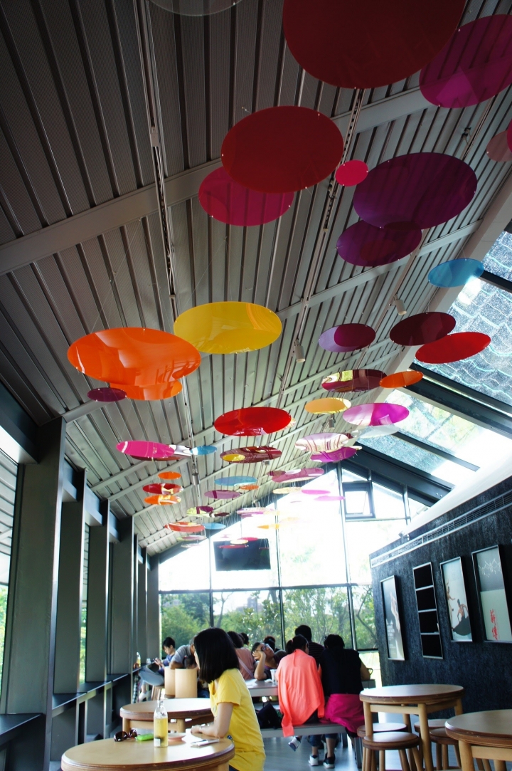 【新北市淡水 | 景點】吃冰、閱讀、賞夕陽一次滿足---雲門劇場園區／六塊厝漁港