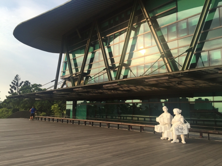 【新北市淡水 | 景點】吃冰、閱讀、賞夕陽一次滿足---雲門劇場園區／六塊厝漁港